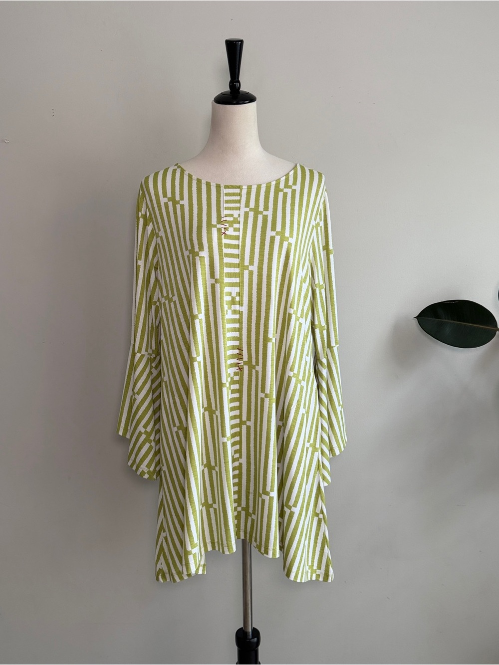 Terra SJ Apparel Striped Stretchy Bell Sleeve Tunic L